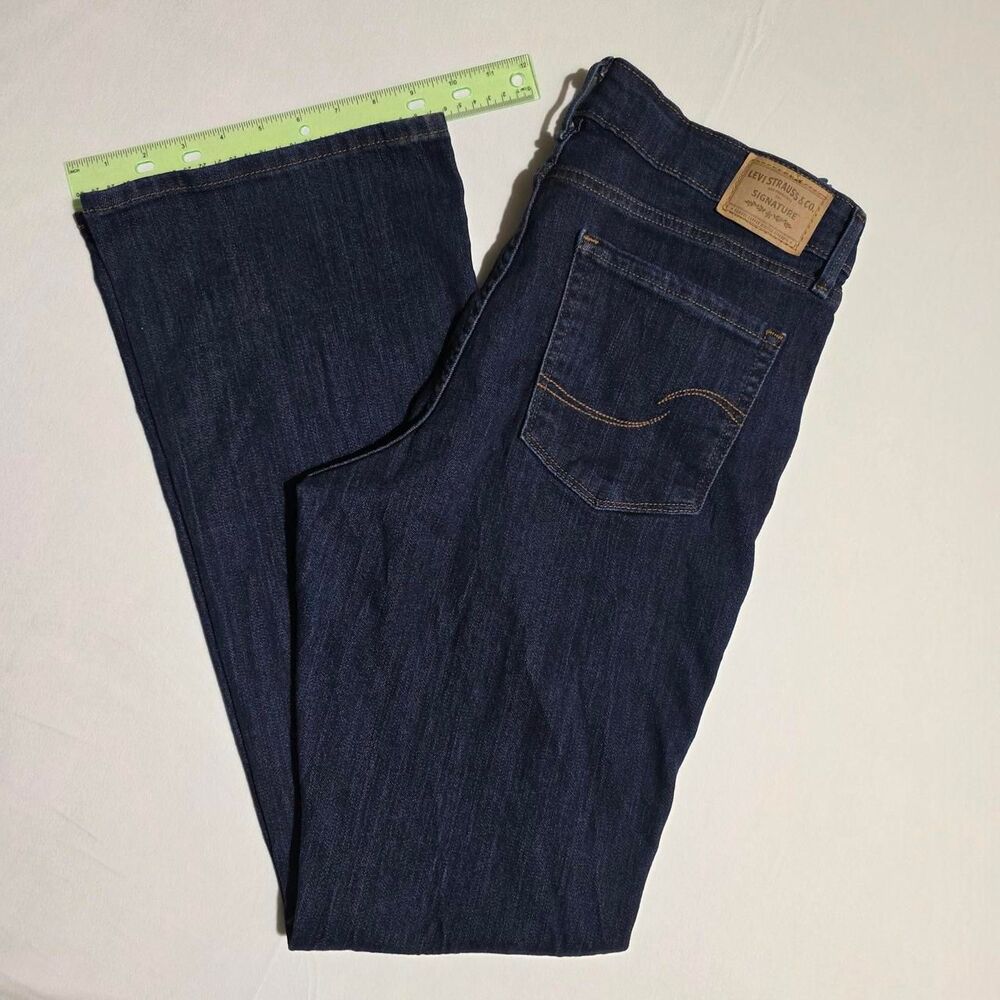 Levi's Signature Mid-Rise Bootcut Jeans Women's size 10 Dark Wash Denim